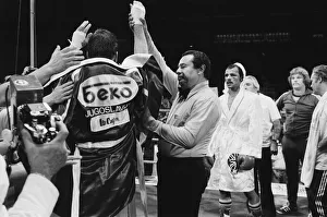01405 Prints: John Conteh vs Mate Parlov. WBC light-heavyweight title bout at Red Star Stadium