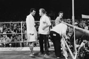 01405 Prints: John Conteh vs Mate Parlov. WBC light-heavyweight title bout at Red Star Stadium