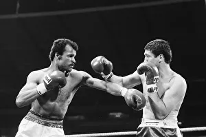 01405 Prints: John Conteh vs Mate Parlov. WBC light-heavyweight title bout at Red Star Stadium