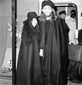 Robes Prints: John Lennon and Yoko in Apotheosis capes for talks on peace tour leave for Canada 16