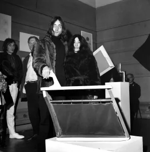 John Lennon and Yoko Ono, tonight to a room full of art students played on them a prank