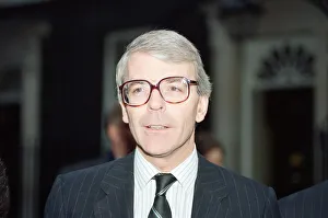 01303 Prints: John Major at 10 Downing Street following the Prime Ministers resignation