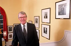 JOHN MAJOR INSIDE 10 DOWNING STREET - 12 / 03 / 1992
