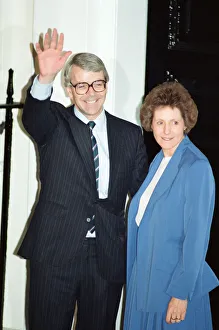 01302 Prints: John Major outside 10 Downing Street after winning the Conservative leadership battle
