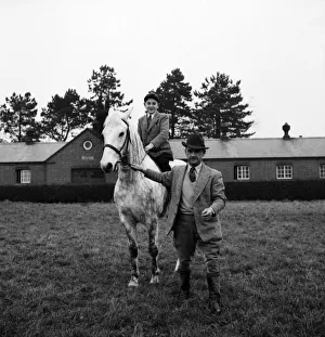 John Miller meets Jockey Sir Gordon Richards: Circa 1947 A147-001