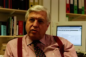 00104 Prints: John Simpson News Reporter November 98 Sitting at his desk working