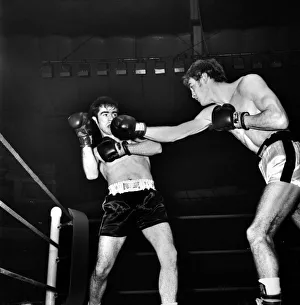 Johnny Clark v. Jackie Burke seen here at the Royal Albert Hall. December 1969 Z11627-006