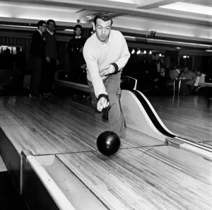 Ten Pin Prints: Johnny Haynes and the Fulham squad hit the bowling alley for a spot of team bonding