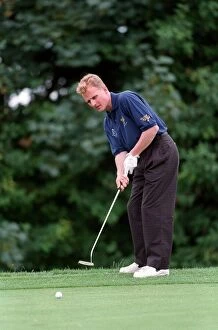 Images Dated 17th July 1997: Johnny Herbert Motor Racing F1 July 1997 Playing golf