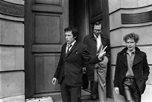 Johnny Rotten of The Sex Pistols at court 1977 with manager Malcolm McLaren