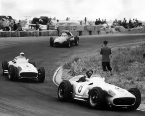 00176 Prints: Juan Manuel Fangio - Racing driver in action on the circuit of Zandvoort