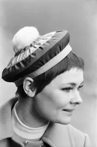 01096 Prints: Judi Dench being photographed by the press wearing a Christian Dior beret called