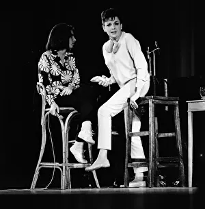 01365 Prints: Judy Garland and her daughter Liza Minnelli are returning to the London Palladium for a