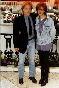 00193 Prints: Julia Roberts Actress and former boyfriend Keifer Sutherland in Deaville