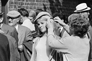 01153 Prints: Julie Christie, actor, pictured on the set of the film Darling
