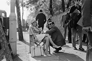01153 Prints: Julie Christie, actor, pictured on the set of the film Darling