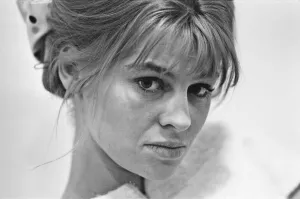 01236 Prints: Julie Christie, actor, pictured on the set of the film Darling