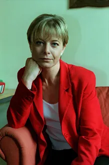 Juliet Morris TV Presenter December 1998 At home sitting on chair A©mirrorpix