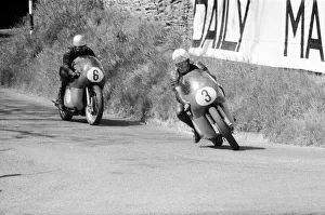 Junior International 350cc race, Isle of Man. Mike Hailwood (3