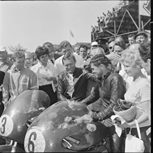 Junior International 350cc race, Isle of Man. Mike Hailwood