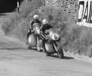 Junior International 350cc race, Isle of Man. Mike Hailwood (3
