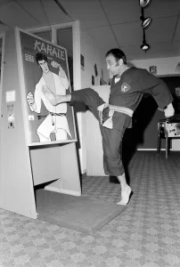Karate Machine: Man / Machine / Unusual / Humour: Kung Fu man Baron Omidi tries out the new