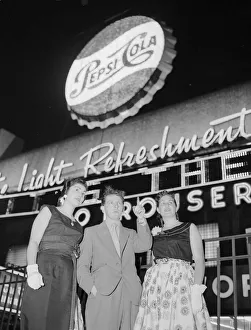 Keith Waterhouse Daily Mirror Newspaper Columnist, spends an evening in Times Square New
