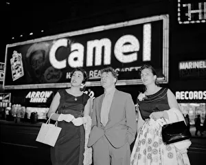 Keith Waterhouse Daily Mirror Newspaper Columnist, spends an evening in Times Square New