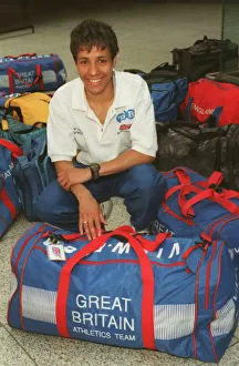 Luggage Prints: KELLY HOLMES BRITISH ATHLETICS TEAM AT LONDON WATERLOO INTERNATIONAL STATION