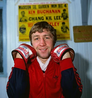 Images Dated 1st December 1981: Ken Buchanan boxer December 1981 Lonsdale boxing gloves