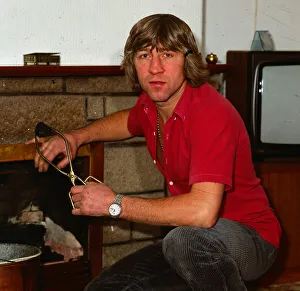 Ken Buchanan boxer November 1982 In house living room holding piece of coal in