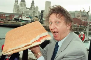 00707 Prints: Ken Dodd launches the bring back the jam butty campaign at the Maritime Museum