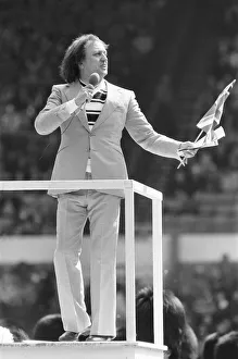 Ken Dodd leads the community singing before the Rugby League Cup Final between Widnes