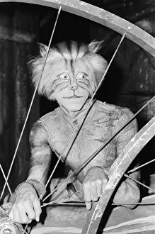 Costumes Prints: Kenn Wells, dancer who plays the character Skimbleshanks in West End show Cats