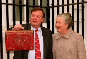 00650 Prints: Kenneth Clarke MP Chancellor of the Exchequer with wife Gillian on budget day