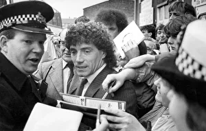 Autographs Prints: Kevin Keegan besiged by autograph hunters at Charlton Circa 1983