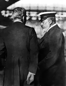 01000 Prints: King Edward VII in his yachting suit - date unknown Circa 1905