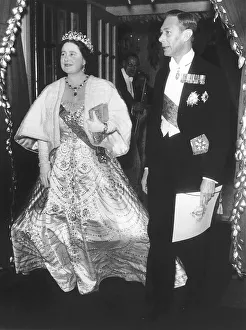 Medals Prints: King George VI and Queen Elizabeth March 1950 leaving Covent Garden Opera House
