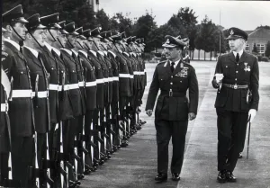 01429 Prints: KING HUSSEIN OF JORDAN INSPECTS HONOUR GUARD AT RAF LITTLE RISSINGTON 27 / 07 / 1966