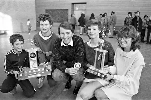 00523 Prints: Krypton Factor host Gordon Burns presents Kirklessa Junior Badminton Open tournament
