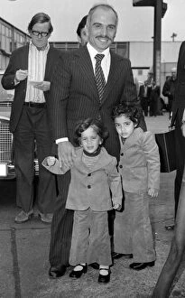 Images Dated 17th April 1977: L. A. P. King Hussein of Jordan and children. April 1977 77-02171