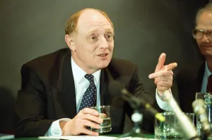 01390 Prints: Labour leader Neil Kinnock speaking in the run-up to the 1992 election, Cambridge