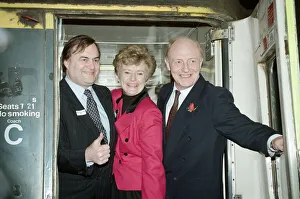 01394 Prints: Labour leader Neil Kinnock and his wife Glenys on the campaign trail ahead of the 1992