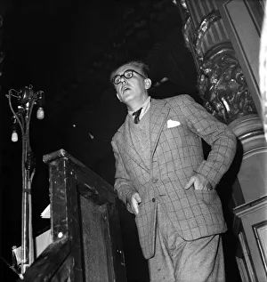 00020 Prints: Labour Party Conference 1952 Richard Crossman addresses conference