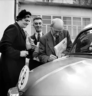 Labour Party Conference 1953. Clement Attlee signs autograph. D5931-001
