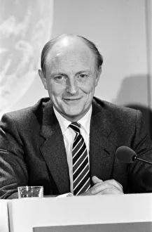 01388 Prints: The Labour Party give a press conference to outline their views on defence if they ever