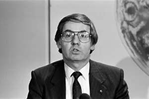 01388 Prints: The Labour Party give a press conference to outline their views on defence if they ever