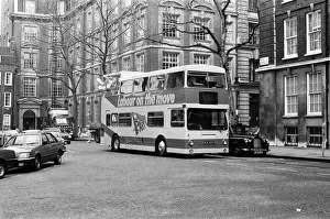 01384 Prints: The Labour partys new campaign bus leaves the party HQ in Smith Square with leader
