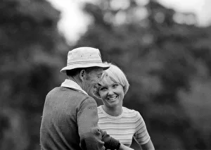 00190 Prints: Lady golfer Susan Downer playing with Bing Crosby August 1976