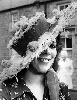 Images Dated 20th April 1976: Lady wearing Easter Bonnet, 20th April 1976